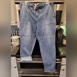 Judy Blue Mid-Wash Cropped Jeans